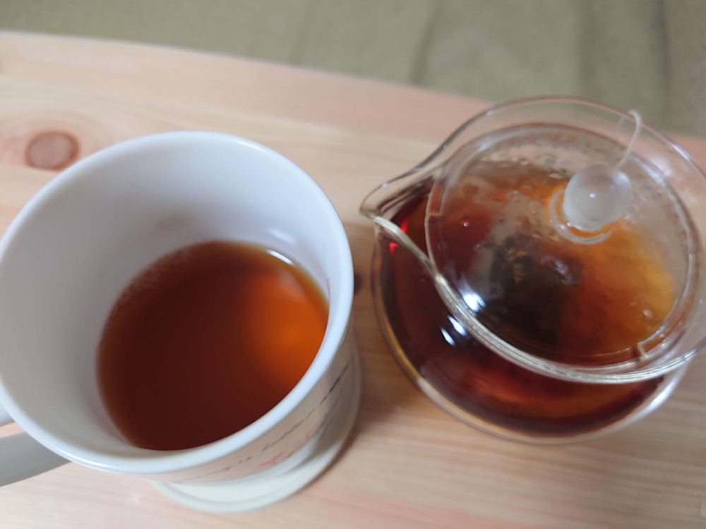 たんぽぽ茶とマグカップ